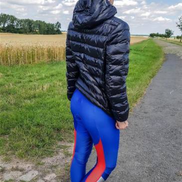 Black downjacket and shiny blue Nike leggings